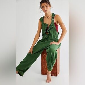 💥We The Free/Free People Good Luck Barrel Overalls Fir Green Sz Small💥